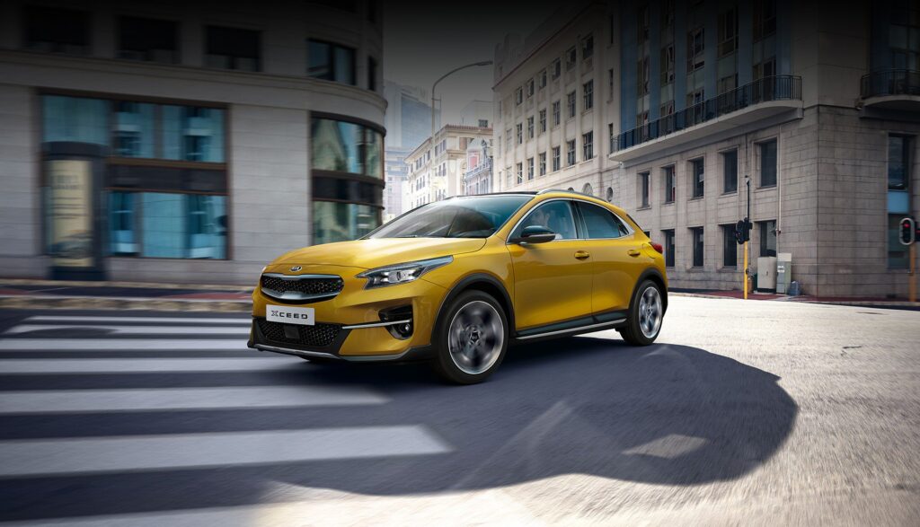 auto nuova kia xceed giallo metallizzato