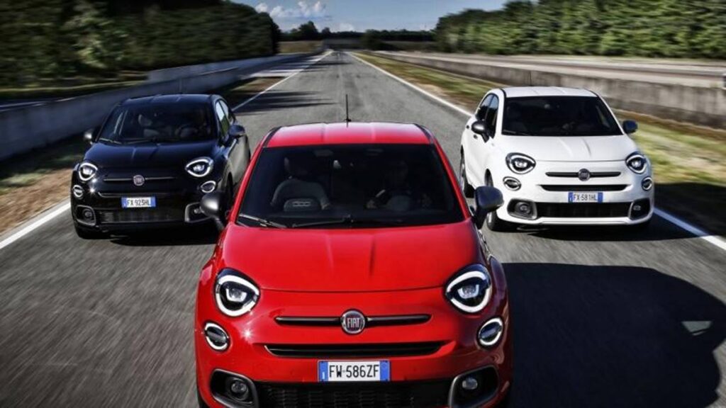 fiat 500x rossa bianca e nera