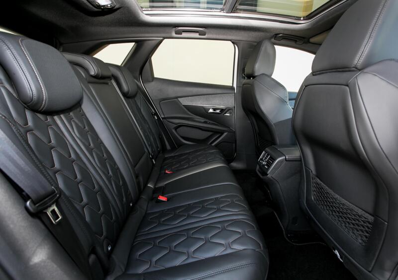 interni suv peugeot 2008