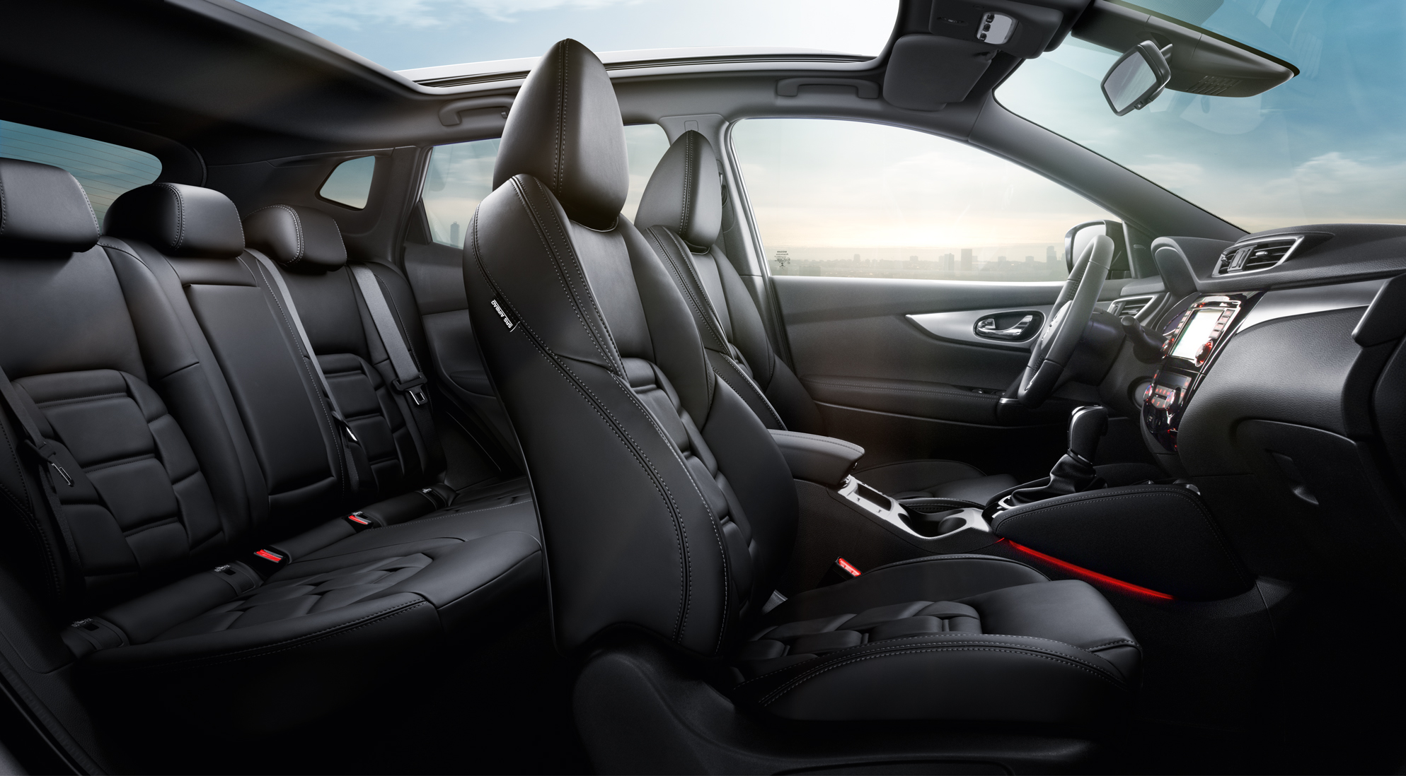 Nissan Qashqai prezzo, interni, informazioni e costi full optional