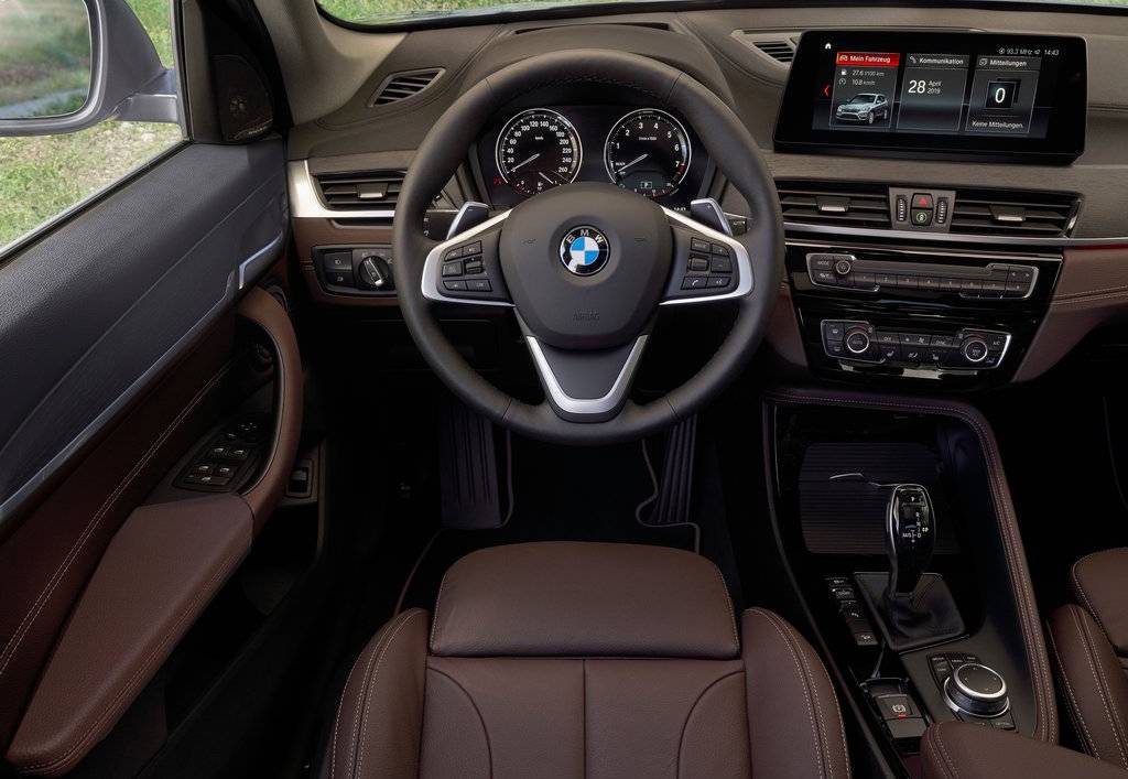 bmw x1 xdrive25e image int