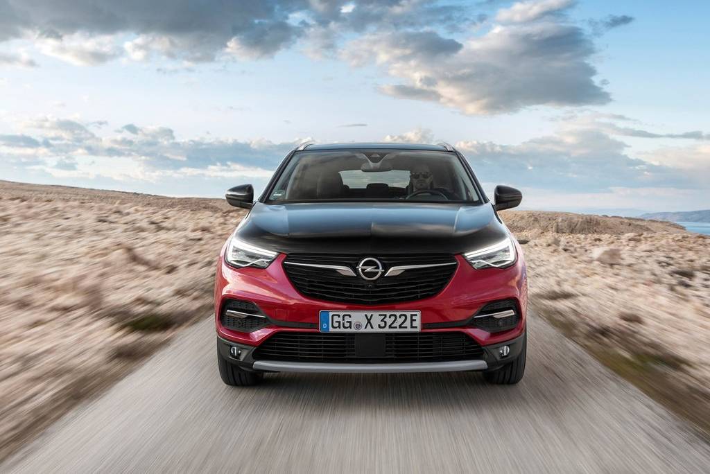 opel grandlandx hybrid4 esterno