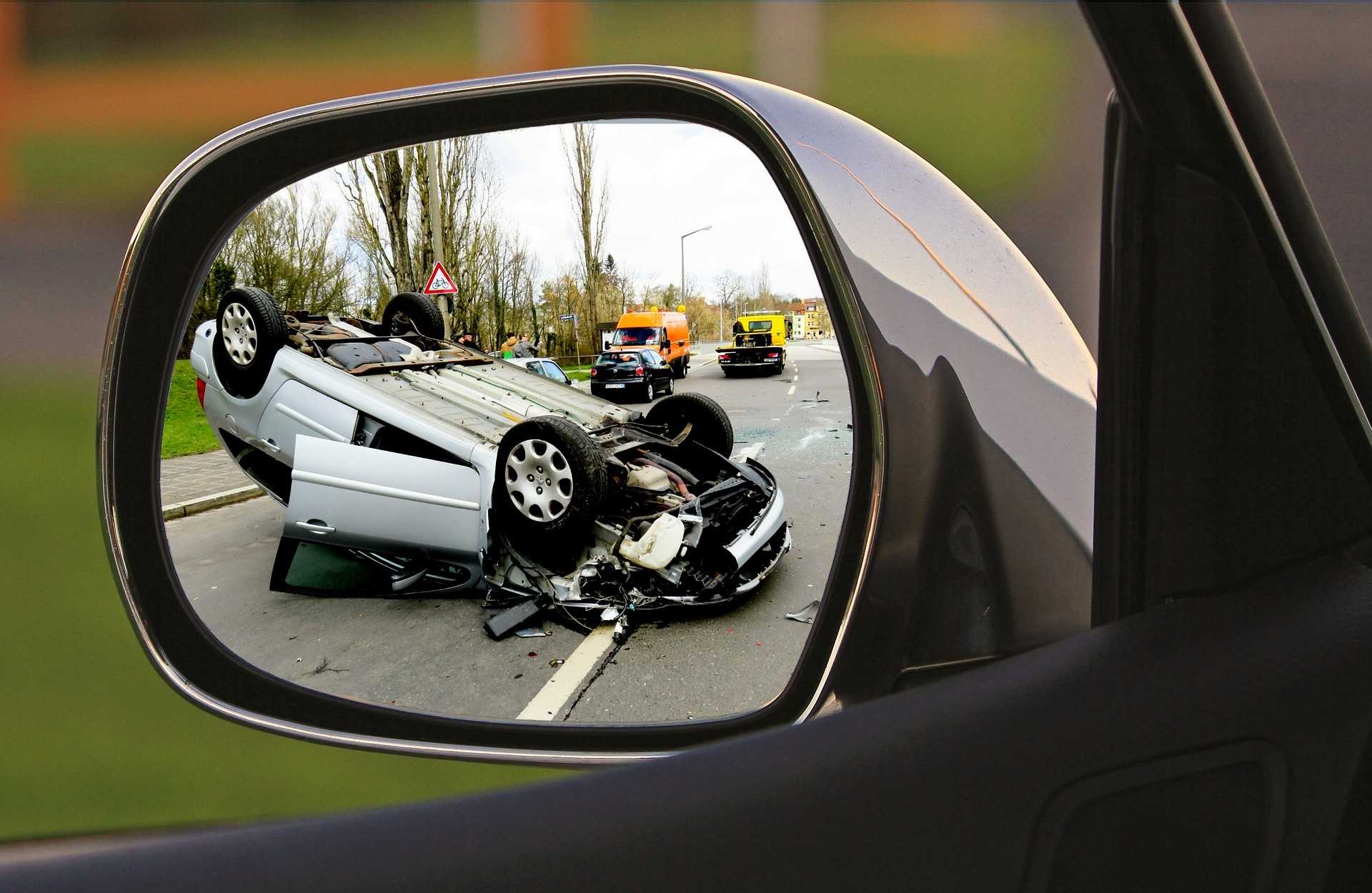 macchina incidentata immagine interna