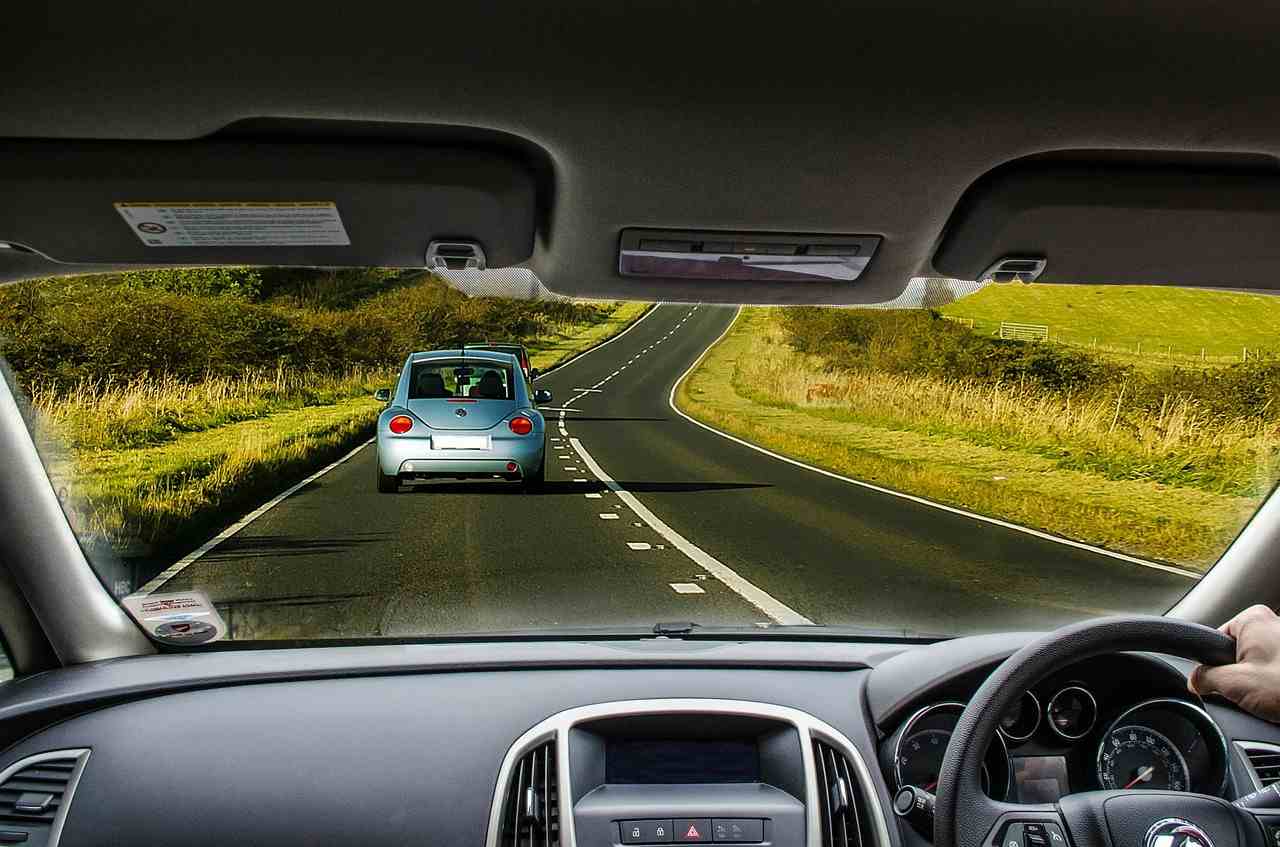 image guidare una microcar