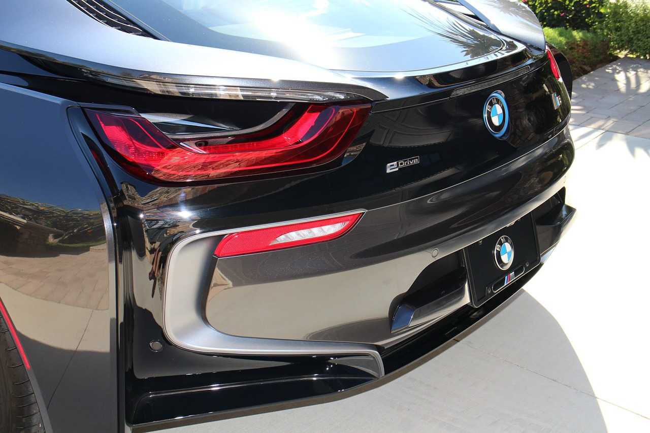 Ibrida plug-in o elettrica