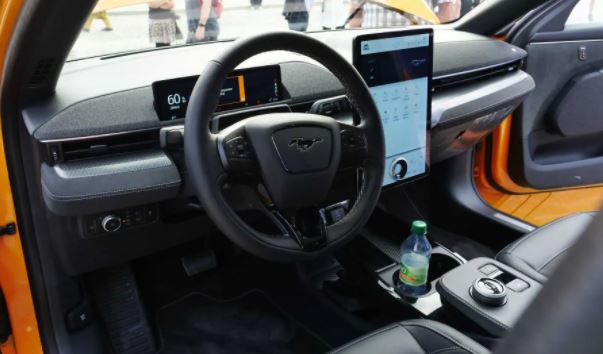 ford mustang mach-e gt interni