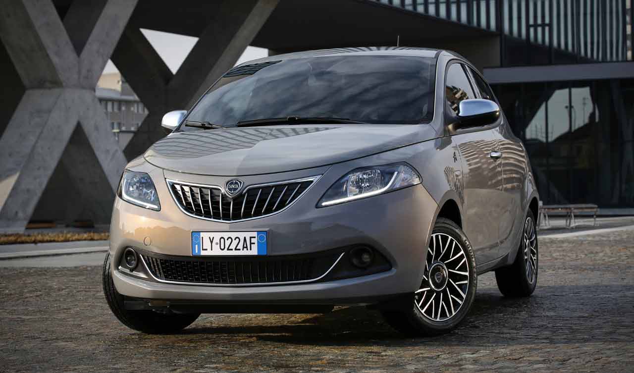 Lancia ypsilon alberta ferretti
