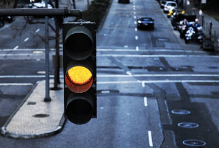 Passaggio con semaforo giallo