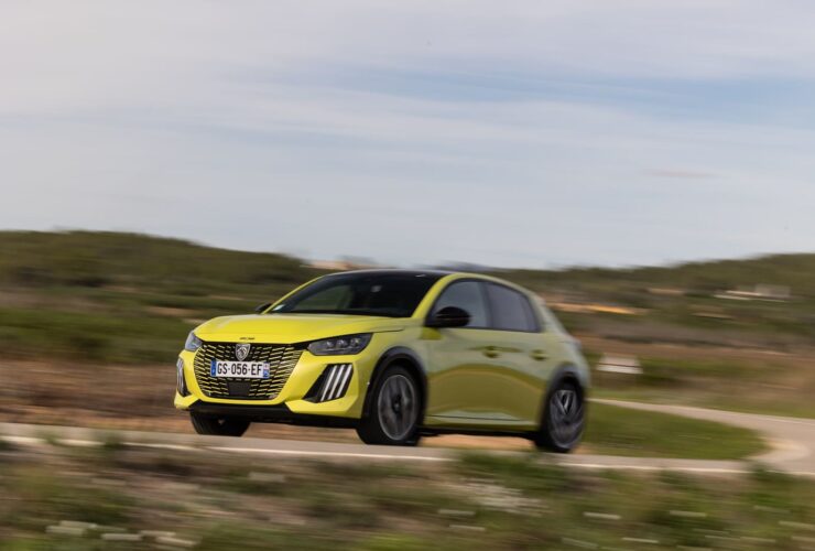 peugeot e-2008 con incentivi statali 2025