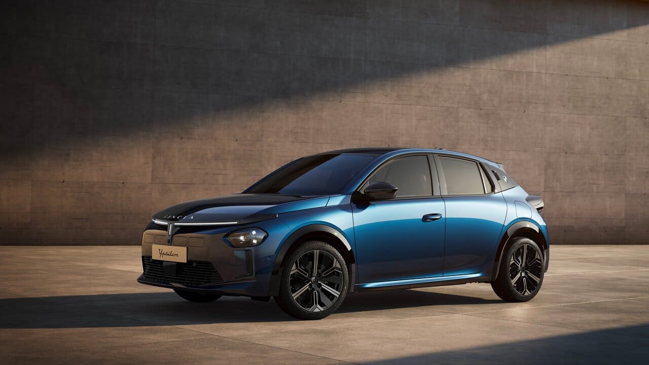 nuova lancia ypsilon cassina 2024 interni esterni