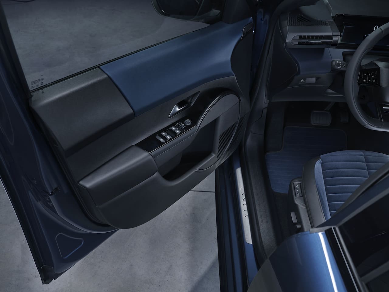 nuova lancia ypsilon cassina 2024 interni esterni