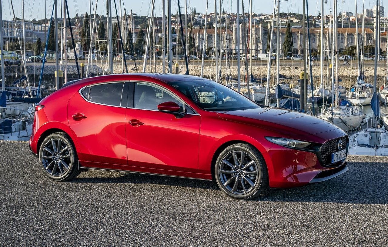 Volkswagen Golf vs Mazda 3