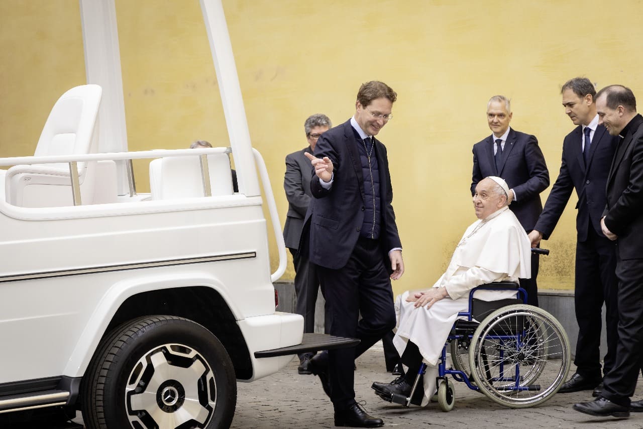 papamobile elettrica mercedes-benz classe g