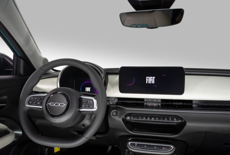 Fiat 600 hybrid interni