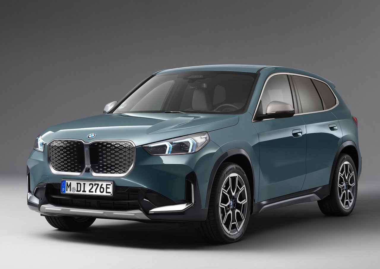 BMW iX1 2025 prezzi e allestimenti