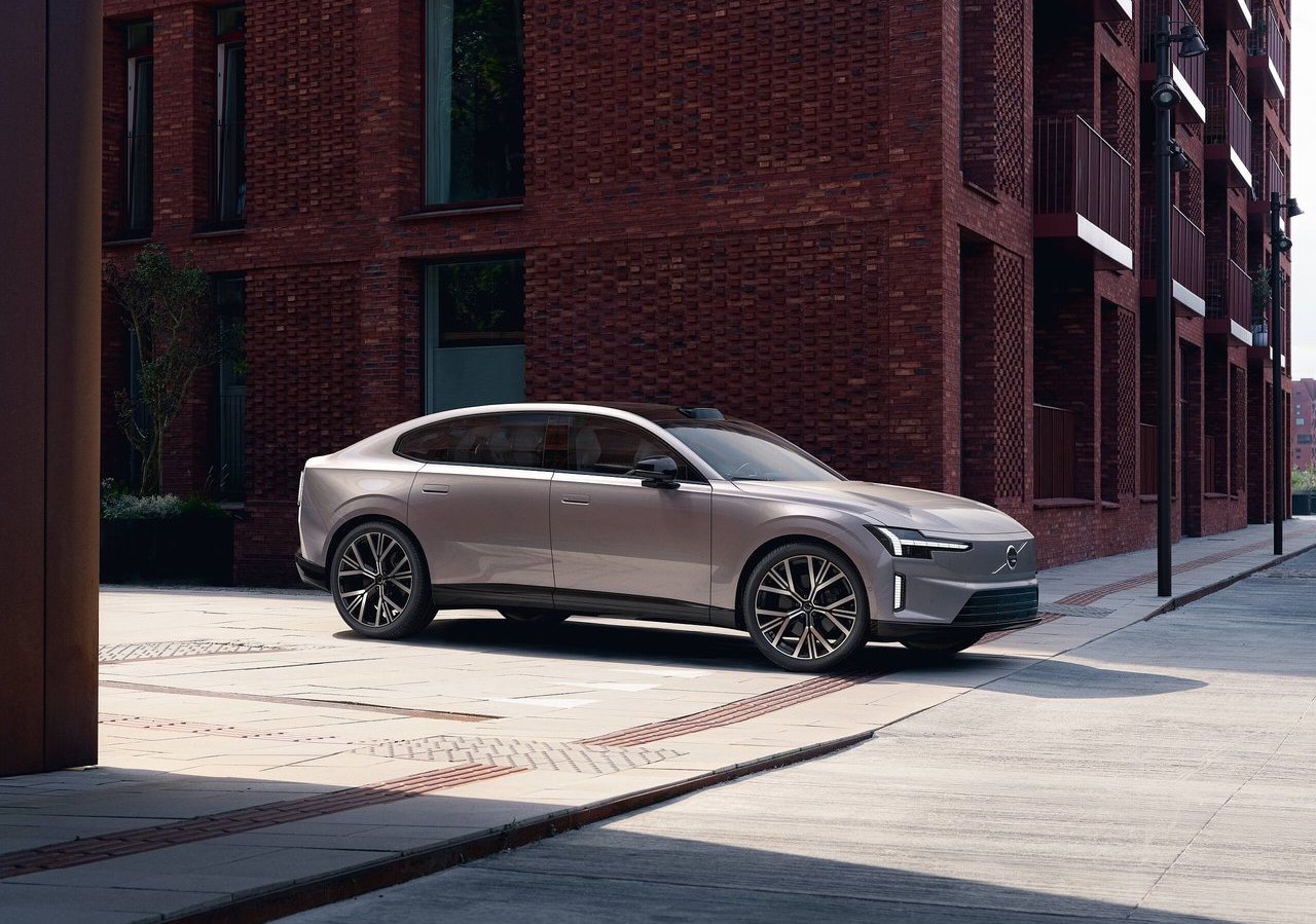 Volvo ES90 prezzi e allestimenti