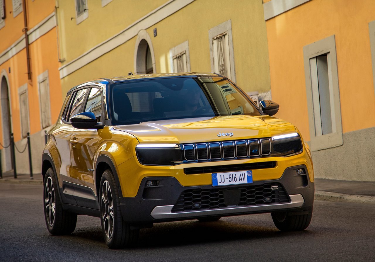 jeep avenger prezzo e allestimenti 2025
