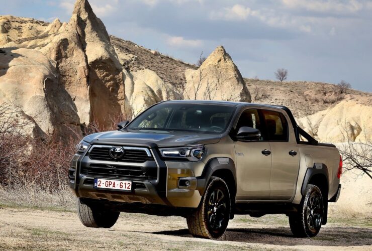 toyota hilux dimensioni