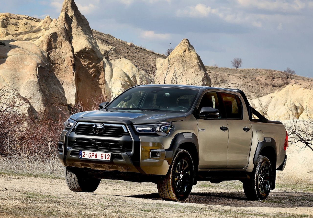 toyota hilux dimensioni
