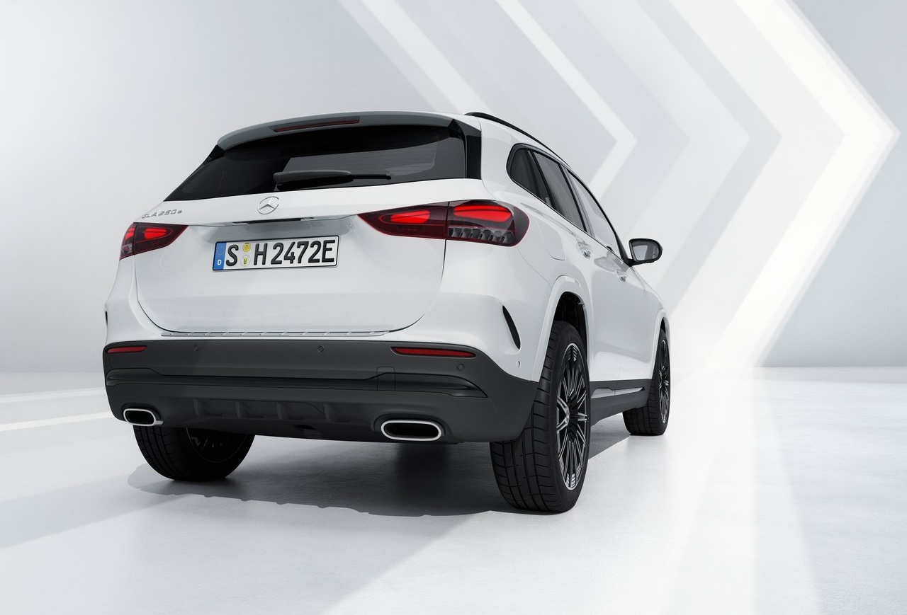 Mercedes-Benz GLA prova su strada
