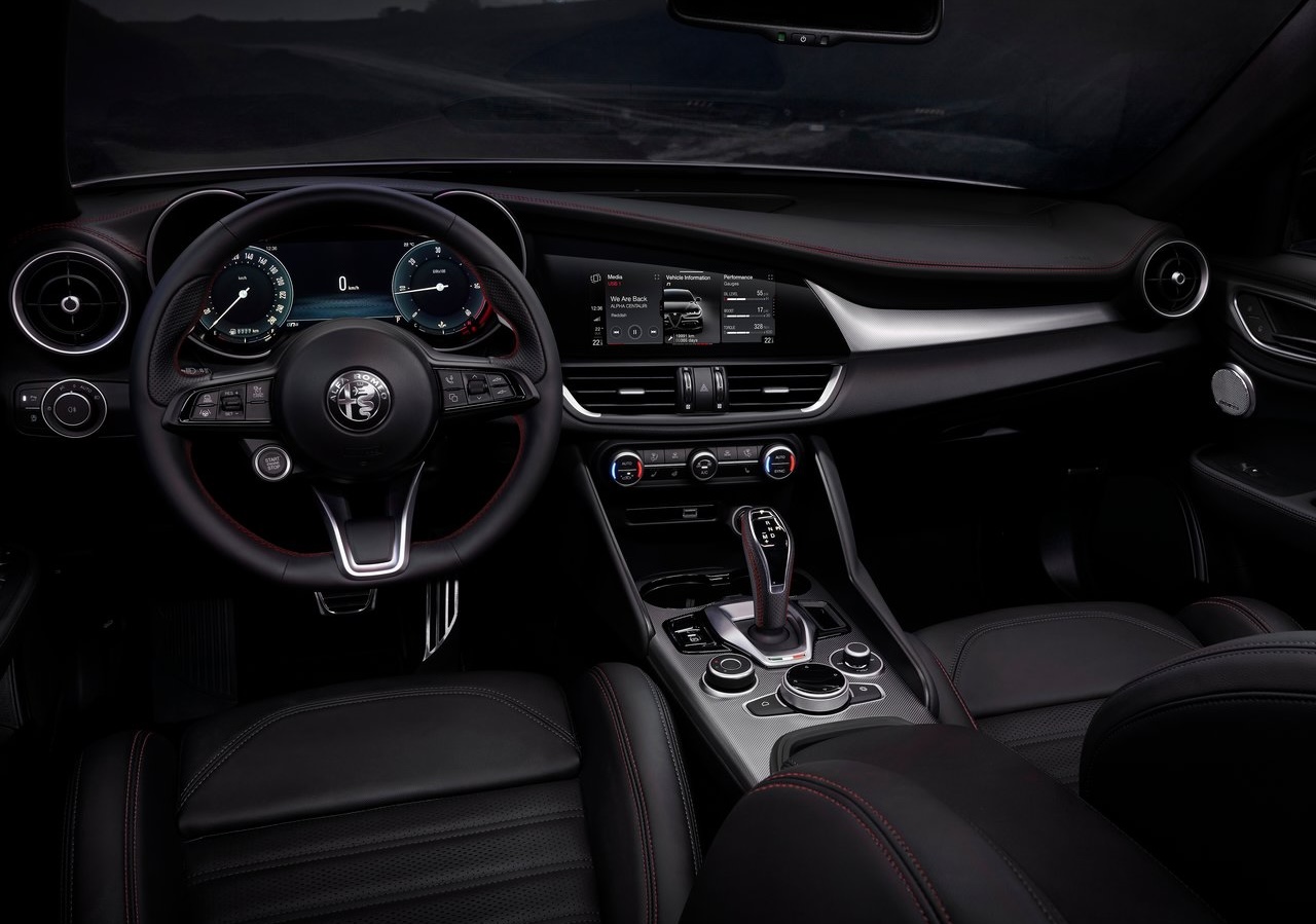 alfa romeo giulia interni