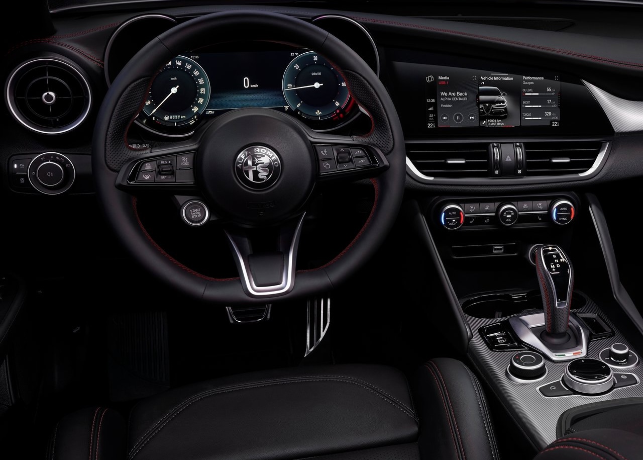 alfa romeo giulia interni