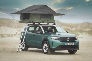 Opel Frontera con tenda da tetto
