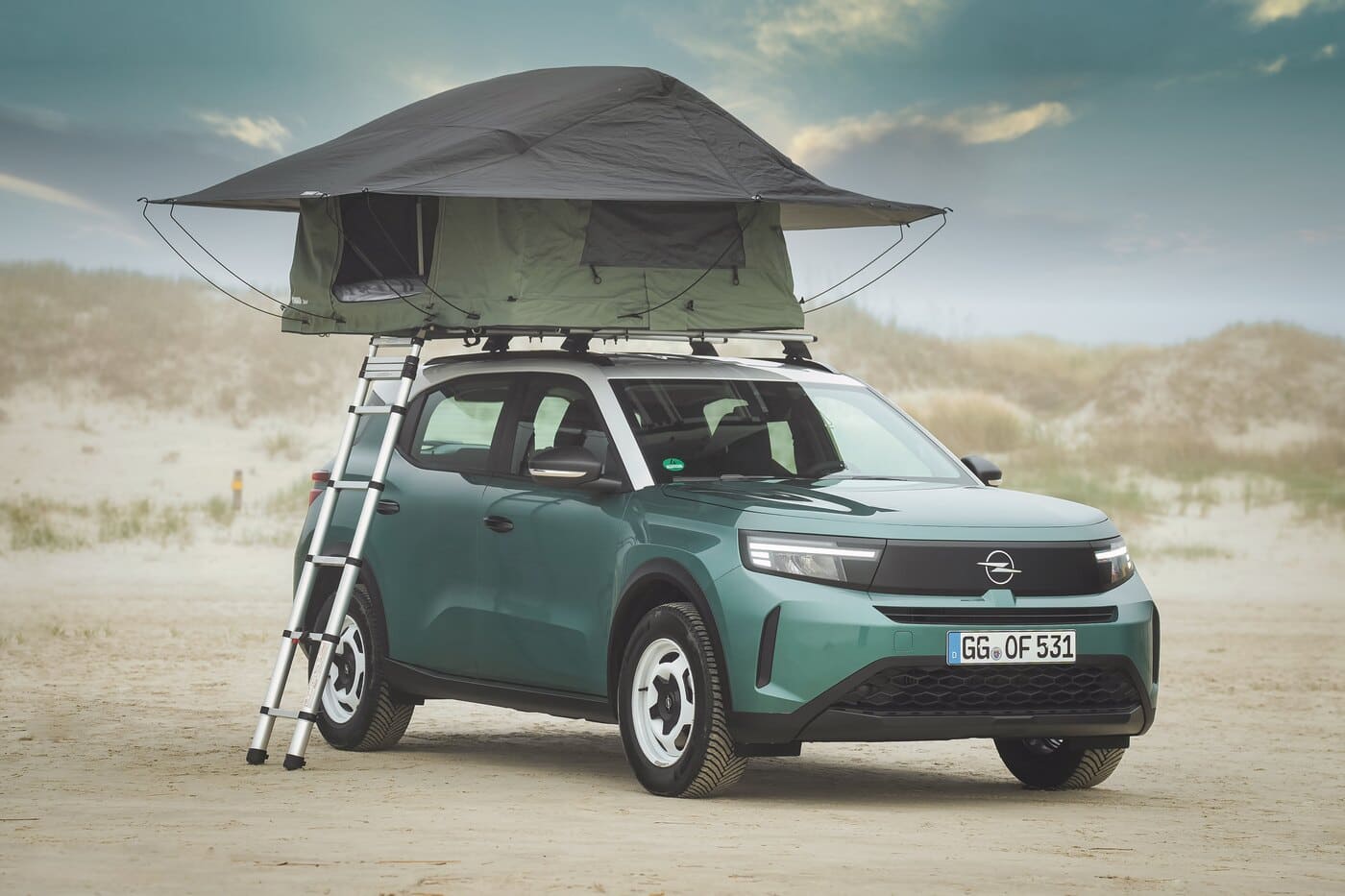 Opel Frontera con tenda da tetto