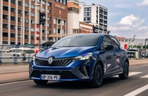 renault clio prova a su strada