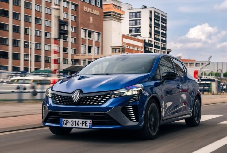 renault clio prova a su strada