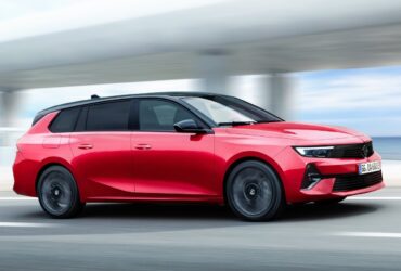 Opel Astra Sports Tourer elettrica prova su strada