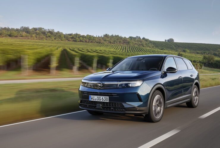 opel grandland plug-in prezzi e allestimenti