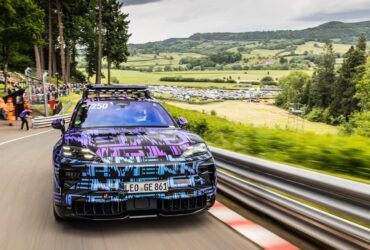 prestazioni porsche cayenne elettrica