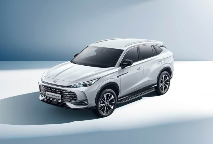 MG HS PHEV prezzi e allestimenti