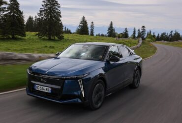 DS N°8 prova su strada