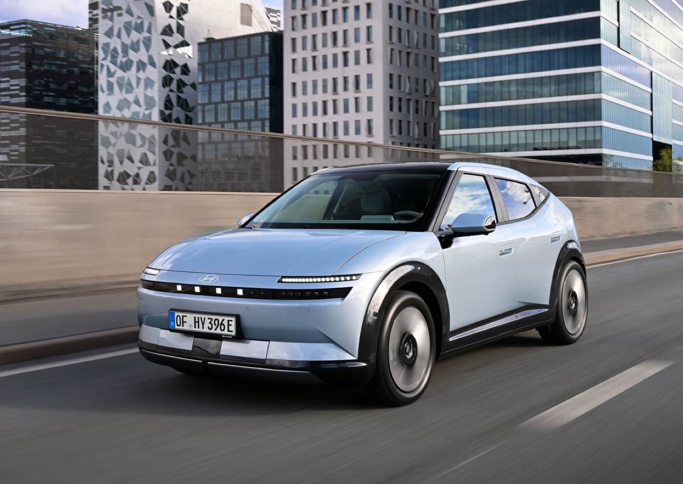 Hyundai IONIQ 3 prova su strada
